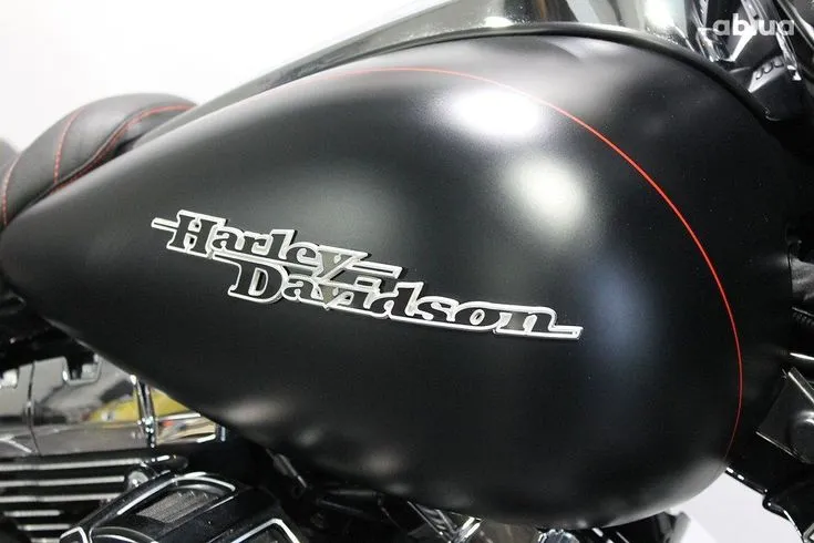 Harley-Davidson FLHXS Image 7